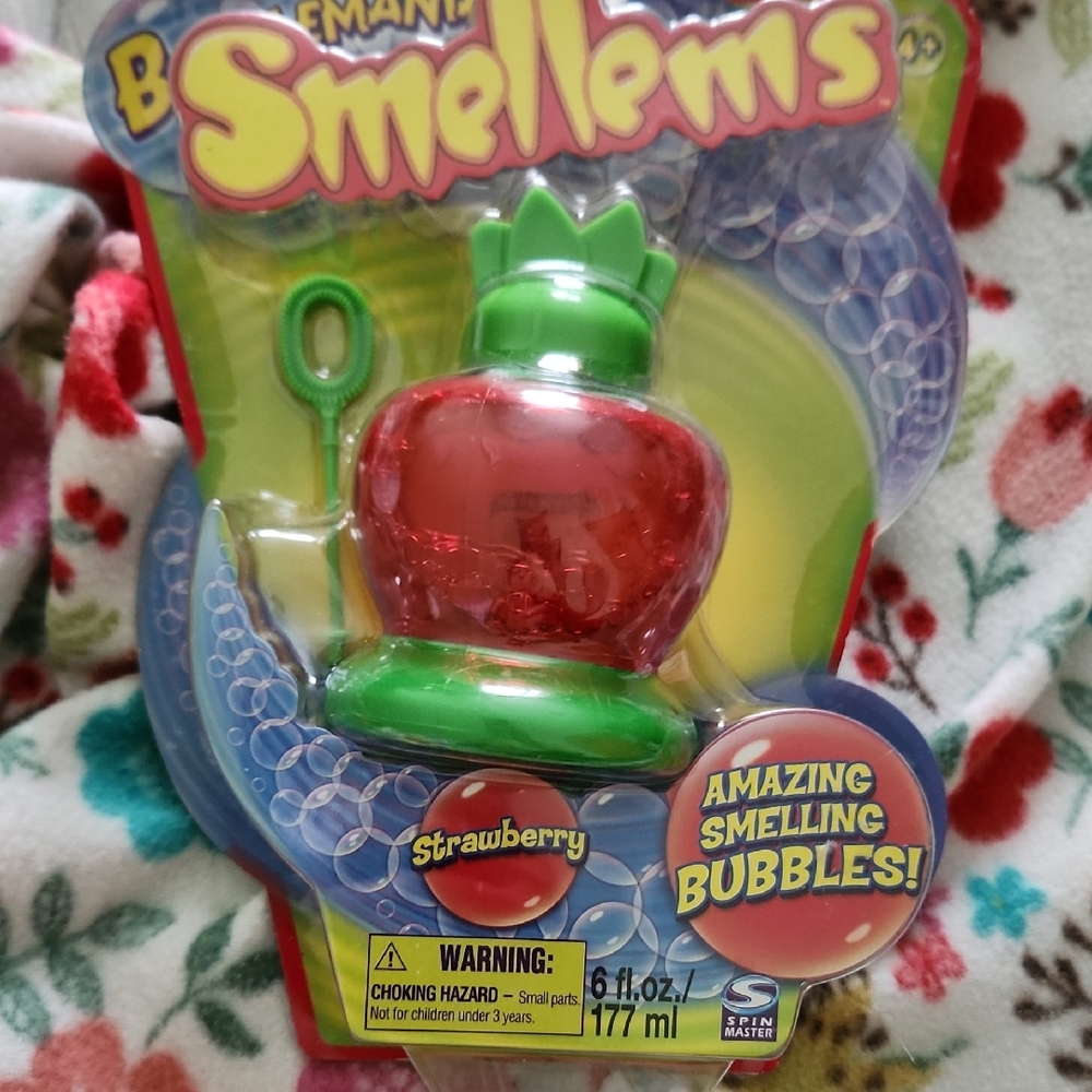 Ellie Strawberry Scented Bubbles
